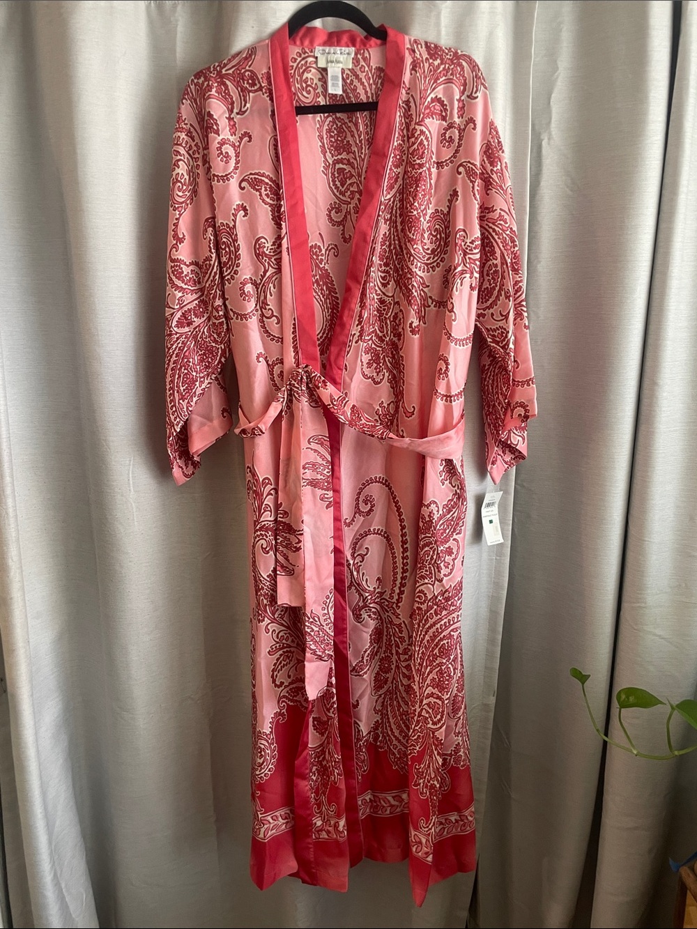 Oscar De La Renta Pink Paisley Satin like Robe